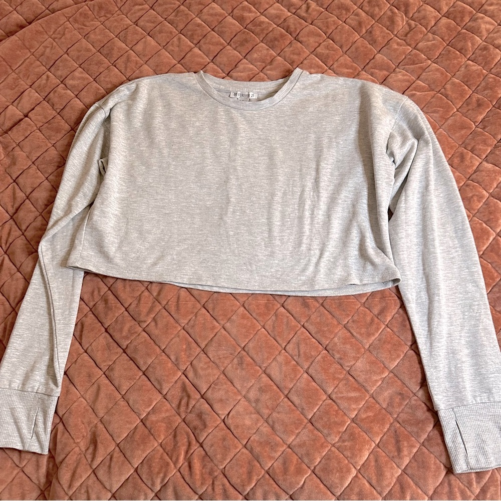 Grey cropped long sleeve top